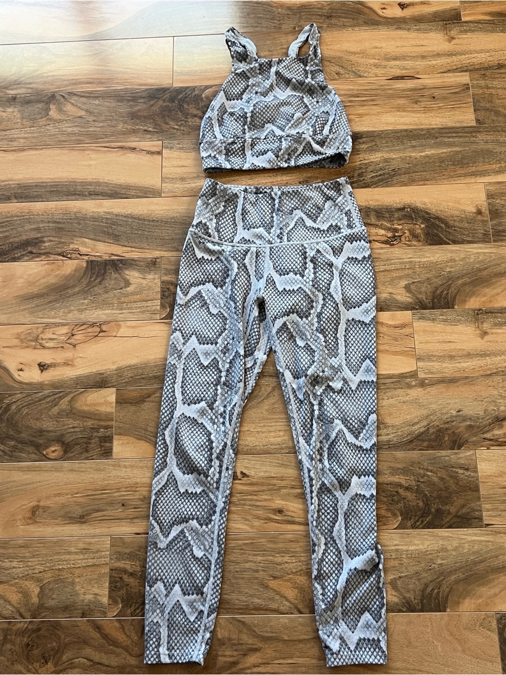 Varley Snake Print Workout Set Sports Bra Leggings Yoga Gym Womens Sz Small